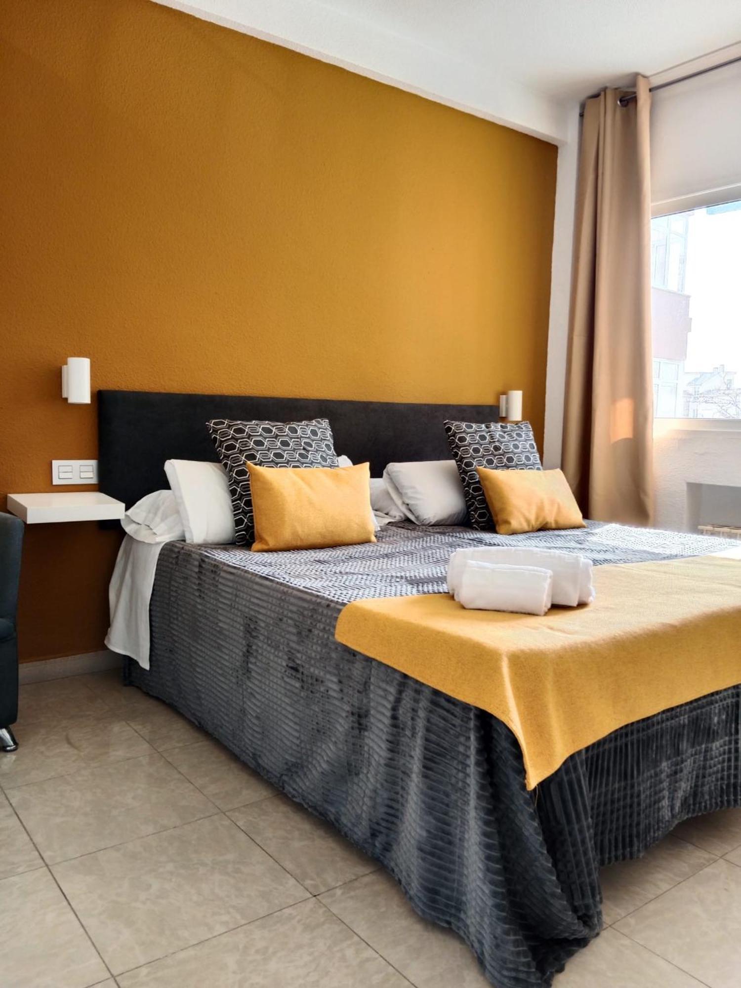 Apartamentos El Velero Torremolinos Szoba fotó